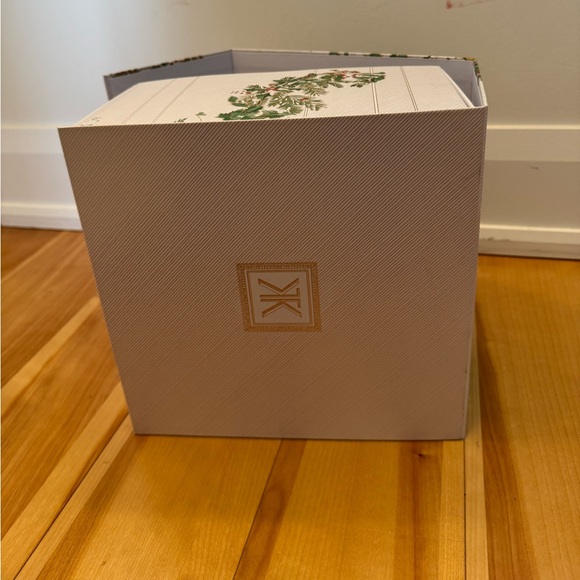 Madison Francis Gift Boxes - Picture 3 of 4